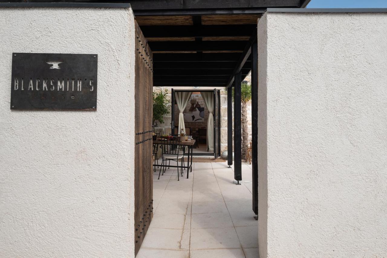 Blacksmith'S House - Rental House With Heated Pool Posedarje Exterior photo